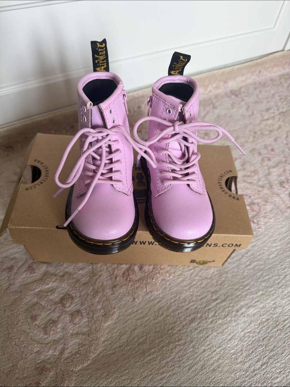 NWT-Dr. Martens Pale Pink Lace-Up Combat Boots Size 7 Toddler
